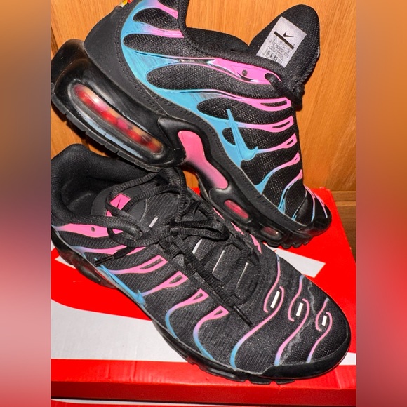 Nike Air Max Plus (Men Size 8, Women Size 10) ( Worn 3 times) - Picture 3 of 6